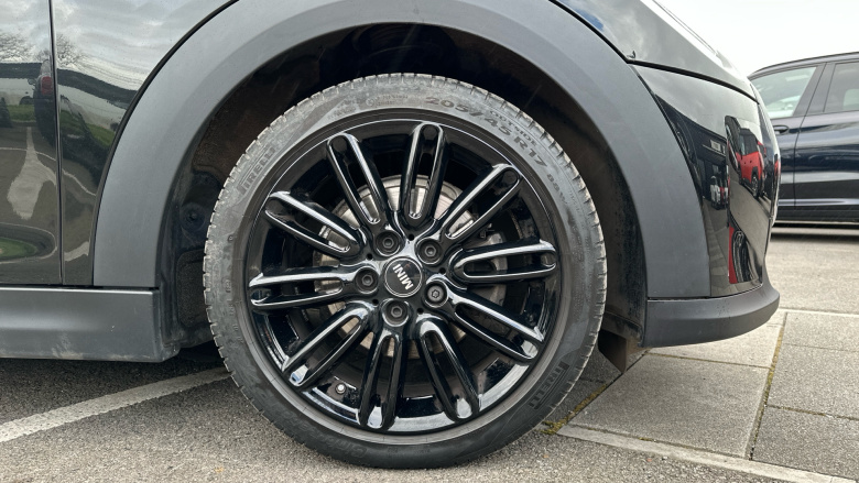 MINI Hatchback 1.5 Cooper Exclusive 3dr Auto Petrol Hatchback